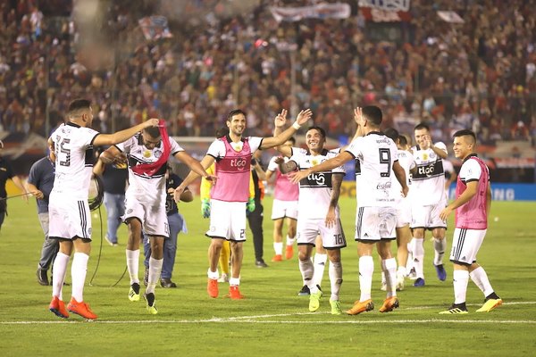 SANTA CRUZ: “NOS ACERCA MUCHO AL TRICAMPEONATO”. Vení, vení, cantá conmigo