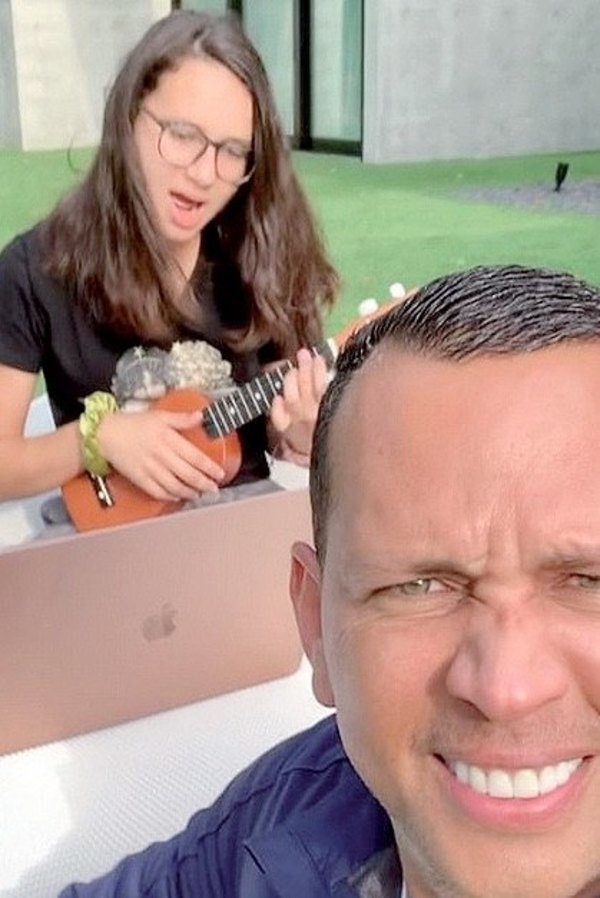 Apareció la rival de Jenni