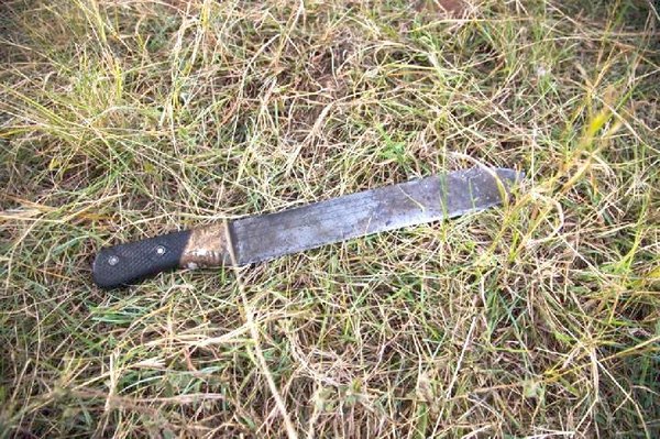 Karai quiso machetear a su doña y vecinos lo atajaron