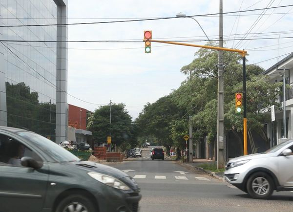 Concejales capitalinos pedirán informes sobre red semafórica