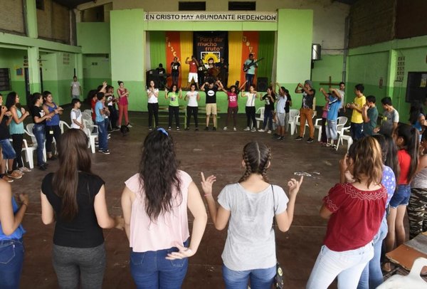Crecida no detuvo el interés por la reflexión - Edicion Impresa - ABC Color