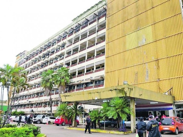 Paciente esperó cirugía por 20 días en el IPS - Edicion Impresa - ABC Color