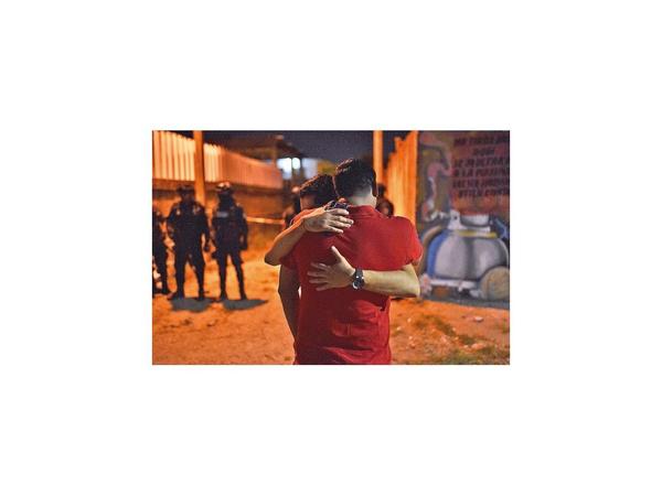 Hombres armados matan a 13 en una fiesta en México