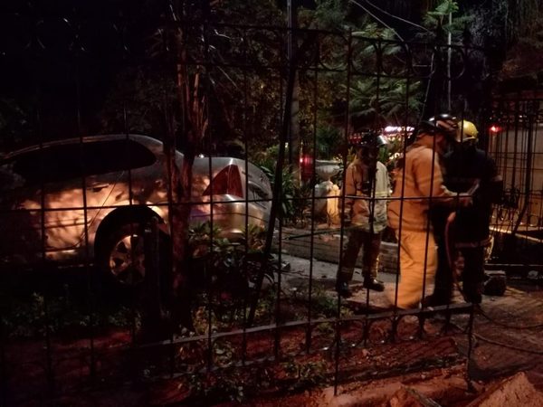 Accidentes, uno fue a parar en el patio de la catedral y otro cerca de local de bomberos | San Lorenzo Py