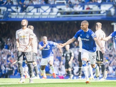 El Everton sonroja al Manchester United