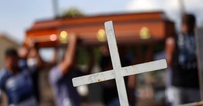Lo desenterraron porque soñaron que estaba vivo - ADN Paraguayo