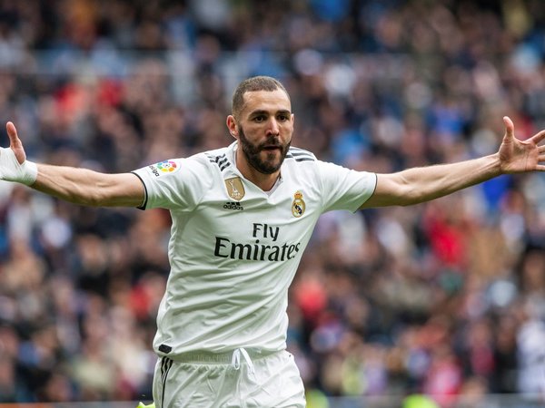 Un triplete de Benzema tumba al Athletic