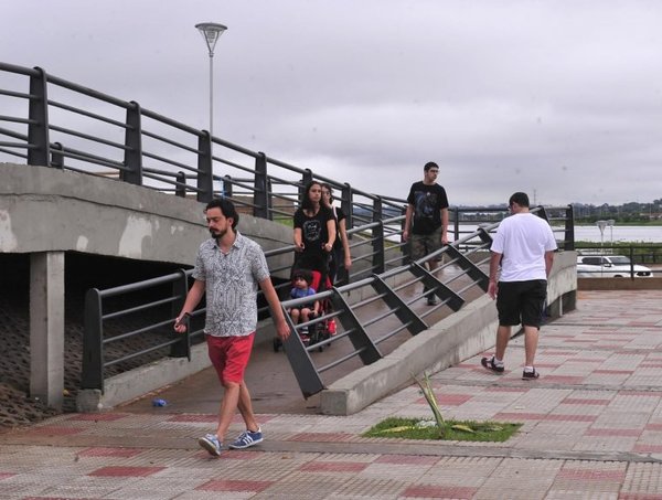 Barandas de muelle, rotas a poco de habilitarse | Paraguay en Noticias
