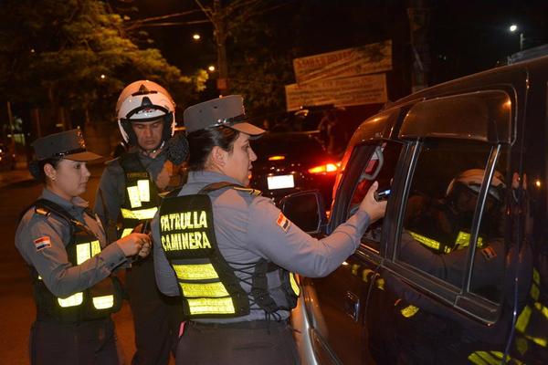Caminera retiene a 387 conductores ebrios - ADN Paraguayo
