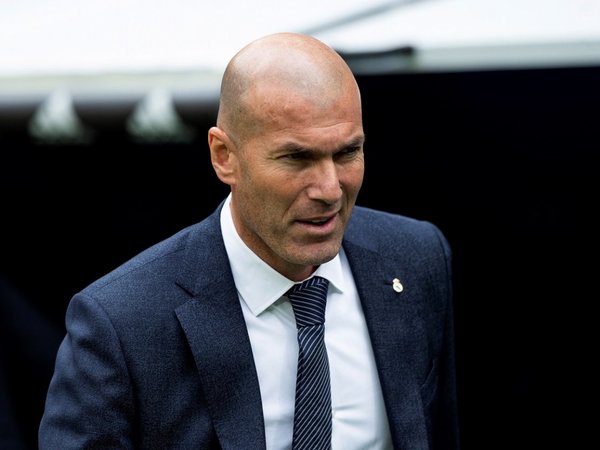 Zidane: "Benzema es el mejor delantero del momento"