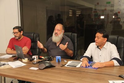Ya son más 10 mil familias desplazadas por la crecida del río - ADN Paraguayo