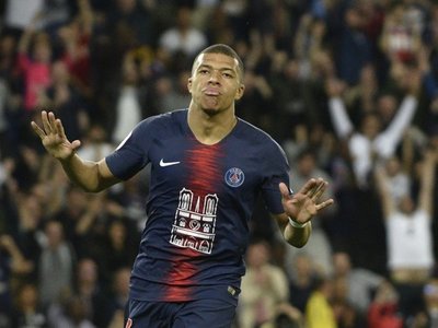 Mbappé se exhibe con el PSG campeón