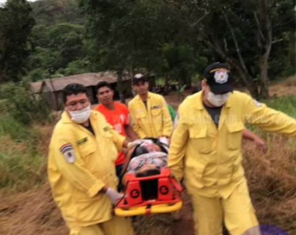 Bomberos asisten a joven indígena en trabajo de parto