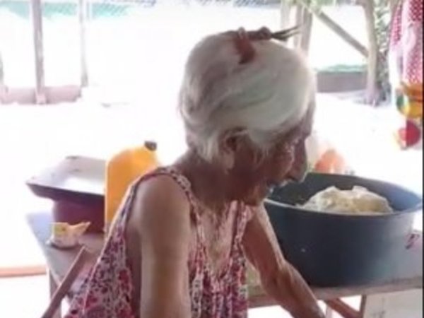 La abuelita chipera cuenta por qué tiene tanta pila