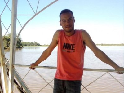 Casi degolló a su novia porque ella le rechazó