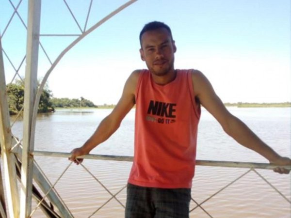 Casi degolló a su novia porque ella le rechazó