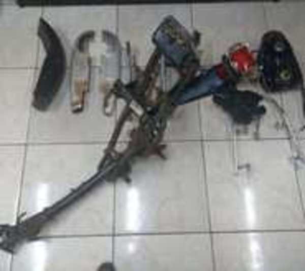 Detienen a sujeto que pretendió vender partes de moto al propio dueño - Paraguay.com
