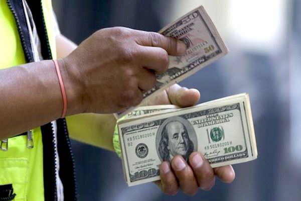 El dólar sin “descanso” ya arribó a los G. 6.200