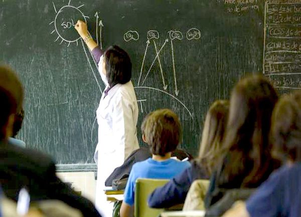 Juventud prefiere Google antes que a los maestros
