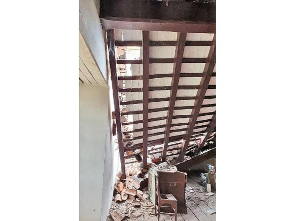 Se vino abajo parte del techo de la parroquia de Paraguarí