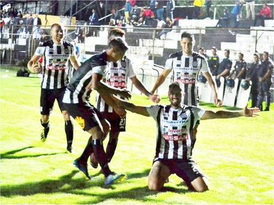 Santaní sonríe,  Rayadito llora