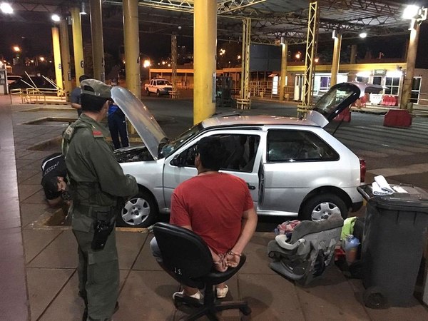 TRAÍA 35 KILOS DE MARIHUANA EN EL TANQUE DE COMBUSTIBLE