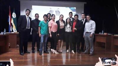 Concluye concurso de debate en la UNE - ADN Paraguayo