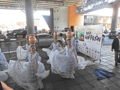 Exitosa campaña “Buen Anfitrión” en la zona primaria de CDE - ADN Paraguayo