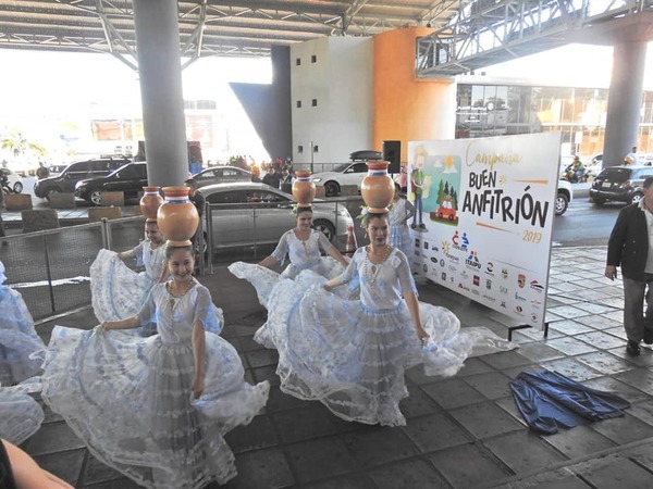 Exitosa campaña “Buen Anfitrión” en la zona primaria de CDE - ADN Paraguayo