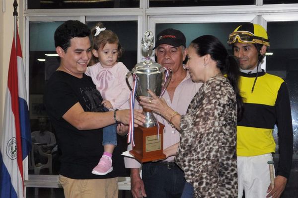 Patrimonio y Galán, ganaron las carreras centrales
