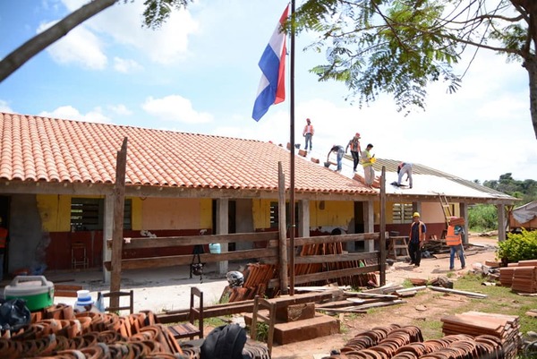 Decenas de escuelas con obras atrasadas detecta en su recorrido intendente interina