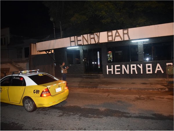 Policía detiene a tres jóvenes que intentaron robar un bar | Paraguay en Noticias 