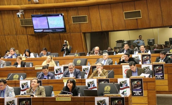 HOY / Postergan desbloqueo de listas y ley de financiamiento político