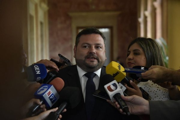Demanda de Alan Flores: Se aplicó la ley más benigna para él, dijo procurador - 730am - ABC Color