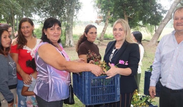 Mujeres recibirán microcréditos en Cordillera y Caaguazú
