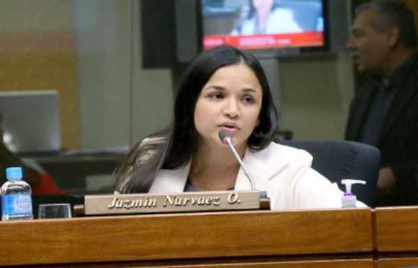 "De lo mediático la gente está cansada", asegura diputada Narváez