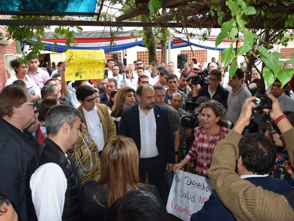 Mario Abdo ironiza ante reclamo de manifestantes en Ciudad del Este