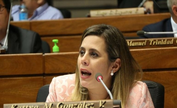 Kattya recolecta pruebas contra Garay Zuccolillo | Paraguay en Noticias