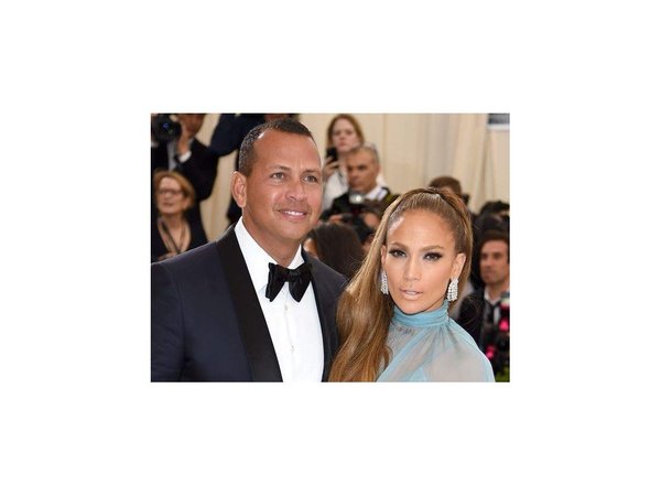 ¿Jennifer López canceló su boda?
