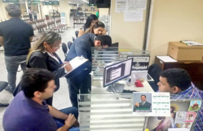Dos funcionarios de la Municipalidad de Asunción caen por supuesta coima - Radio 1000 AM