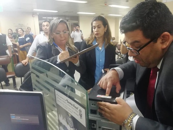 Detienen a 2 funcionarios de la Municipalidad de Asunción por pedido de coima - ADN Paraguayo