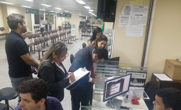 HOY / Ofrecieron reducir impuesto de 60 millones por coima 'para los muchachos': 2 imputados