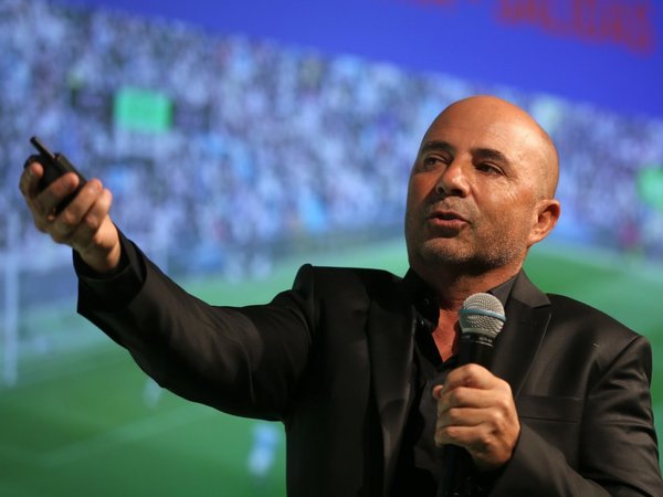 Sampaoli dice que fútbol de calidad es sudamericano pero Europa se lo lleva
