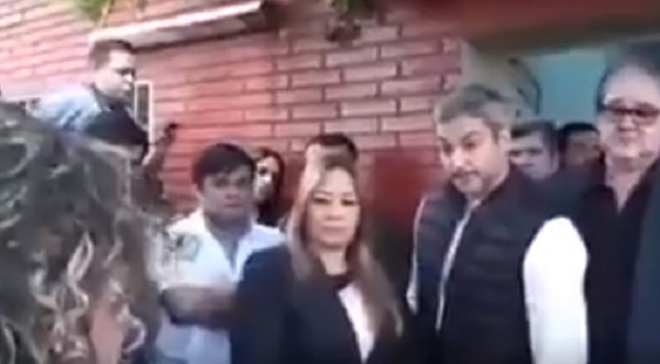 Abdo Benítez suelta frase burlona ante reclamo de una mujer