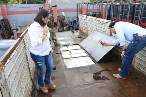 Hallan marihuana oculta en un camión en Mariano - Nacionales - ABC Color