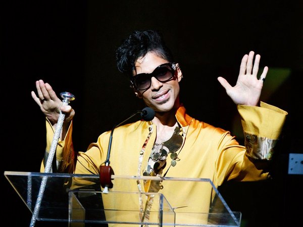 Memorias que Prince no terminó de escribir serán publicadas en octubre