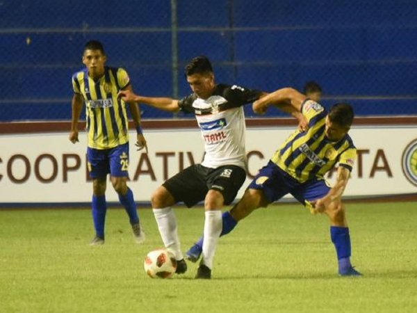 Capiatá aguanta con 9 y salva un empate contra General Díaz