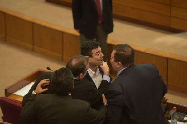Buzarquis muestra declaración jurada e insta a Dionisio Amarilla a hacer lo mismo - Digital Misiones