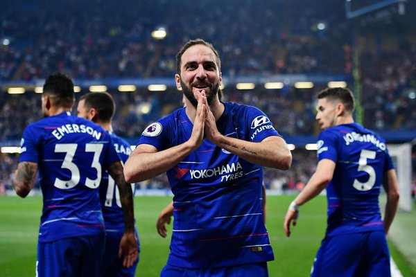 El Chelsea empata con Burnley y titubea en la tabla