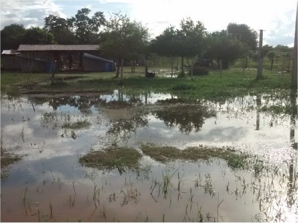 Pobladores de colonia María Auxiliadora bajo agua y aislados tras intensas lluvias